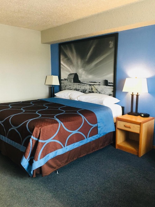 Super 8 by Wyndham Swift Current image 14