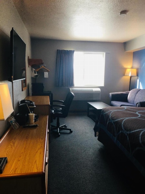Super 8 by Wyndham Swift Current image 16