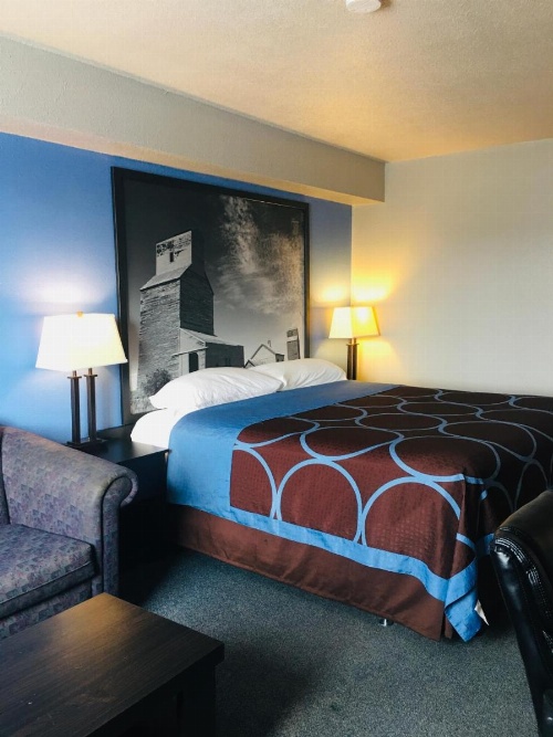 Super 8 by Wyndham Swift Current image 18