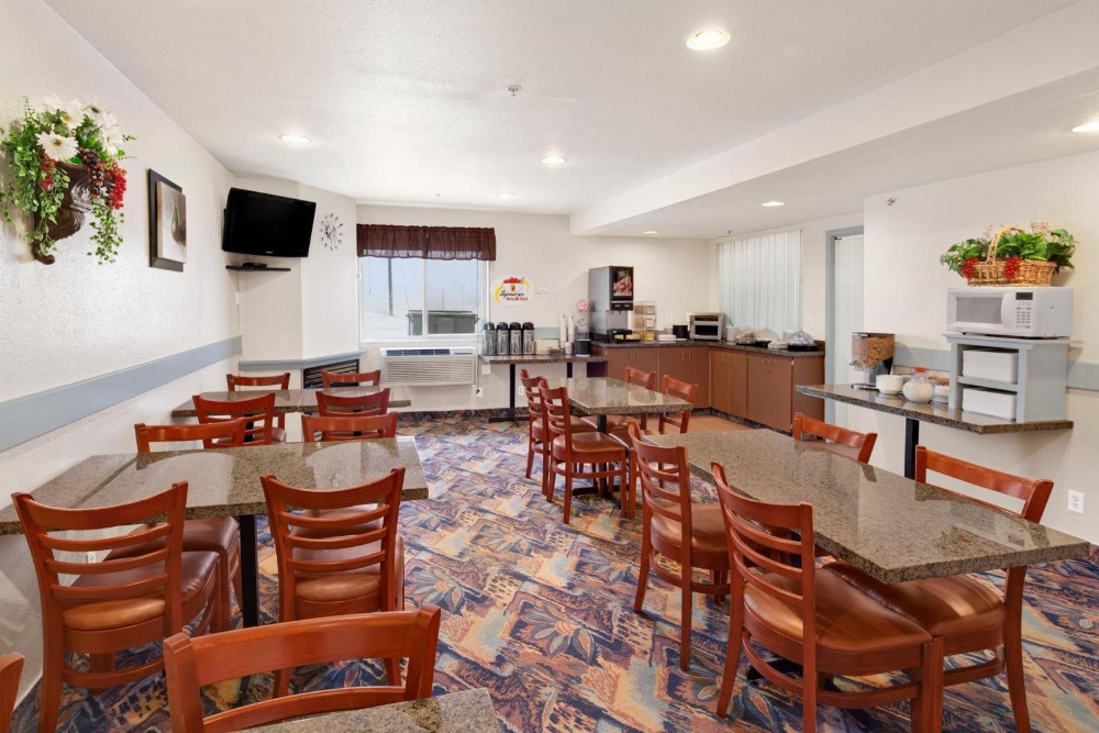 Super 8 by Wyndham Swift Current Main image