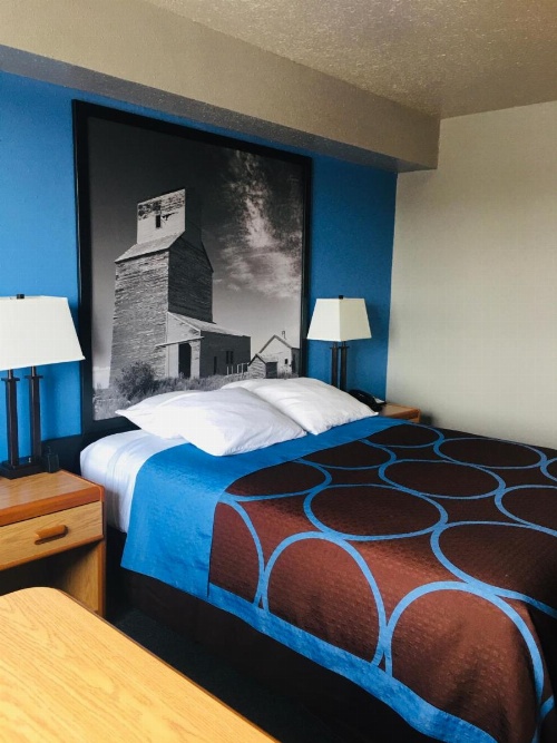 Super 8 by Wyndham Swift Current image 21